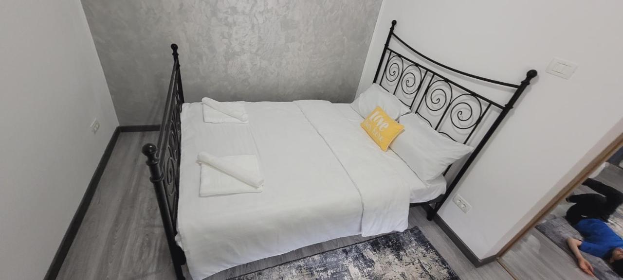 Andi 2-Apartament Băile Herculane Buitenkant foto